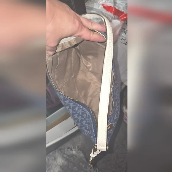 RARE Like new MICHAEL KORS DENIM SHOULDER BAG - Picture 3 of 8